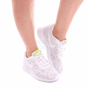 Nike Women's Tanjun ENG Casual Sneakers Textile Sneakers White 902865100